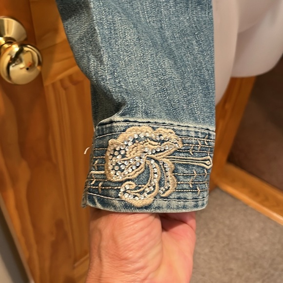 Beautiful Jeanology Embellished Cropped Jean Jacket - Picture 4 of 11